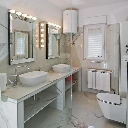 With Parking Space Banjole, - 17097