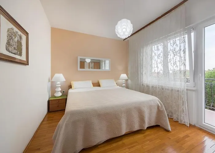 Διαμέρισμα With Parking Space Banjole, - 17097 *