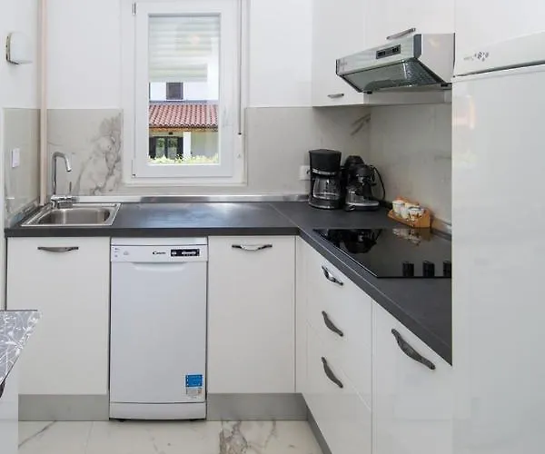 With Parking Space Banjole, - 17097 * Πούλα