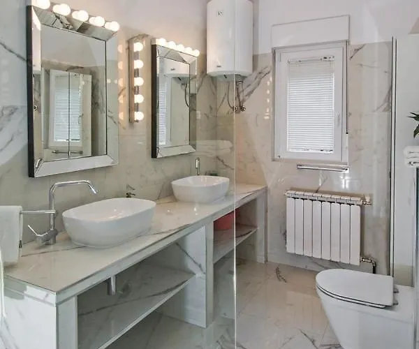 With Parking Space Banjole, - 17097